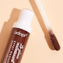 Online Adopt Glittery Lip Gloss With A Wow Effect!