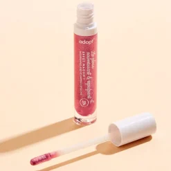 Online Adopt Glittery Lip Gloss With A Wow Effect!