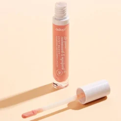Online Adopt Glittery Lip Gloss With A Wow Effect!