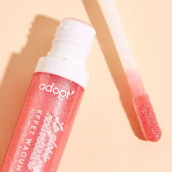 Online Adopt Glittery Lip Gloss With A Wow Effect!
