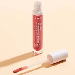 Online Adopt Glittery Lip Gloss With A Wow Effect!
