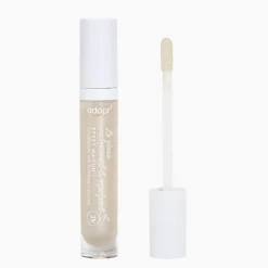 Online Adopt Glittery Lip Gloss With A Wow Effect!