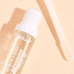 Online Adopt Glittery Lip Gloss With A Wow Effect!