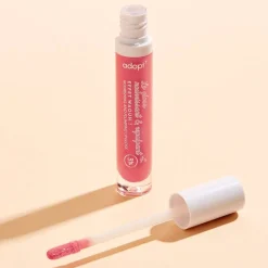 Online Adopt Glittery Lip Gloss With A Wow Effect!
