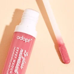 Online Adopt Glittery Lip Gloss With A Wow Effect!