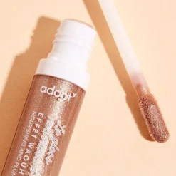 Online Adopt Glittery Lip Gloss With A Wow Effect!